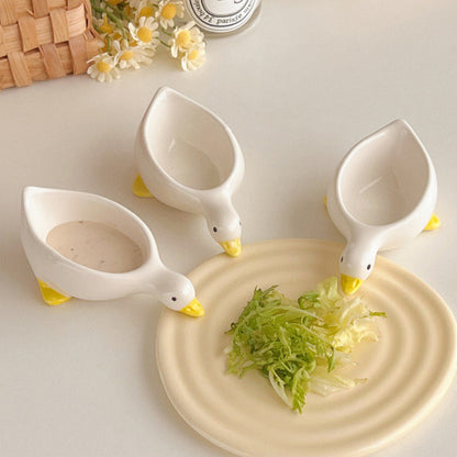 Cute duck-shaped dipping sauce dish, a ceramic condiment bowl for home use, suitable for soy sauce and vinegar.